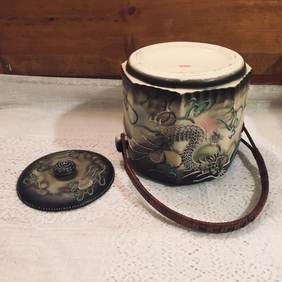 Japanese Dragonware Covered Tea Caddy - Picture 13 of 15